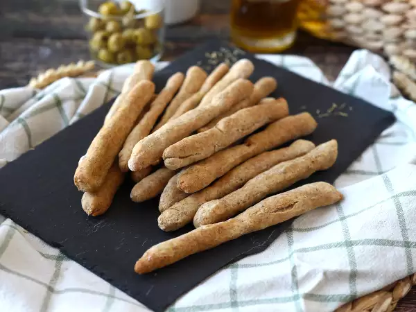 Opskrift Hjemmelavede gressins med krydderurter: nemme at lave og super sprøde!