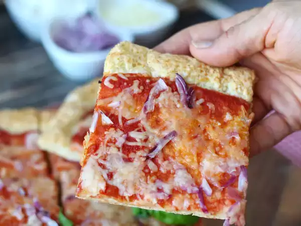 Opskrift Pizza med hytteost