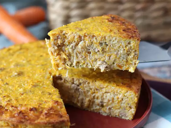 Opskrift Quiche uden bund med tun, gulerødder og cottage cheese: nem og proteinrig