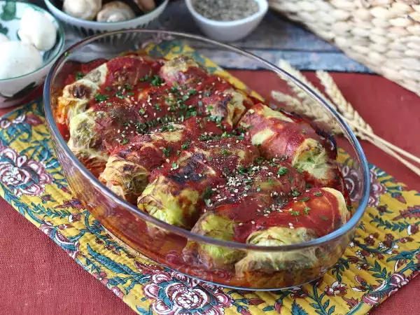 Opskrift Vegetariske fyldte kålruller med svampe, ris og miso