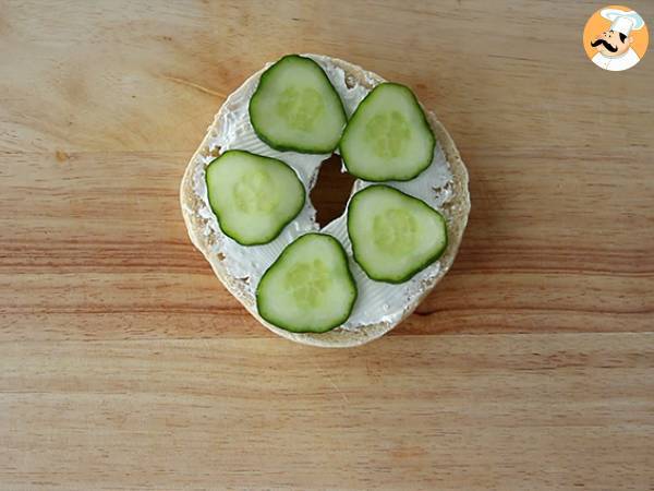Bagel med laks, agurk og fromage frais - Forberedelse trin 2