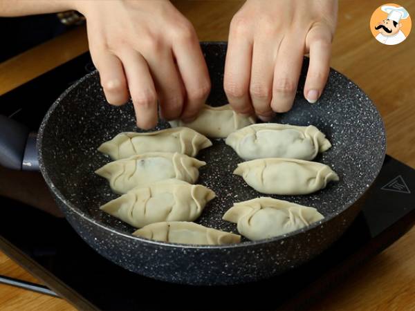 Gyozas med kylling, gulerødder og svampe - Forberedelse trin 10
