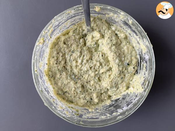 Air Fryer courgettefritter med yoghurt- og fetasauce - Forberedelse trin 3