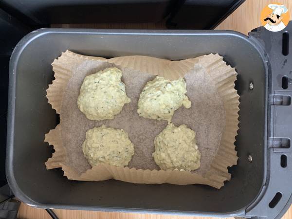 Air Fryer courgettefritter med yoghurt- og fetasauce - Forberedelse trin 4