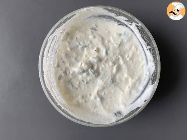 Air Fryer courgettefritter med yoghurt- og fetasauce - Forberedelse trin 5
