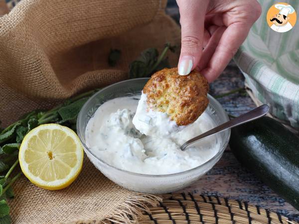 Air Fryer courgettefritter med yoghurt- og fetasauce - Forberedelse trin 6