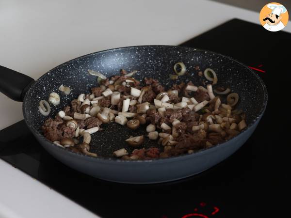 Hvordan tilbereder man instant-nudler? Hurtig opskrift med oksekød og svampe! - Forberedelse trin 8