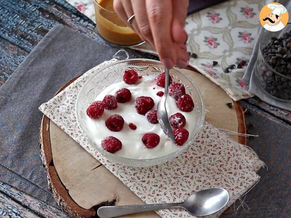 Skyr-skål med rød frugt, peanutbutter og chokolade - Forberedelse trin 2
