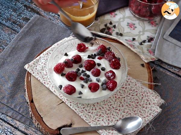 Skyr-skål med rød frugt, peanutbutter og chokolade - Forberedelse trin 3