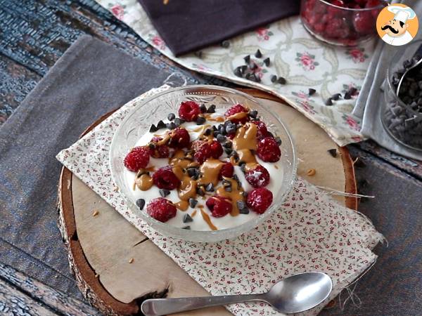 Skyr-skål med rød frugt, peanutbutter og chokolade - Forberedelse trin 4