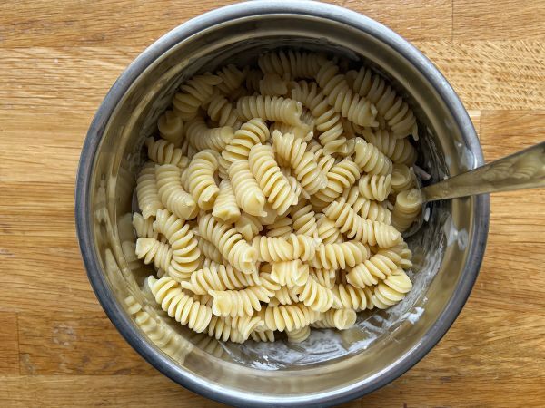 Gratin af skinke- og ostepasta i airfryeren - Forberedelse trin 2