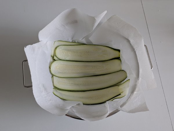 Courgette parmigiana i air fryer: hurtig, let og sprød - Forberedelse trin 2