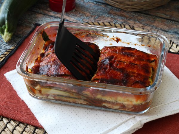 Courgette parmigiana i air fryer: hurtig, let og sprød - Forberedelse trin 10