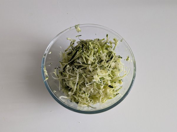 Courgettemuffins i frituregryde: den lette og luftige opskrift - Forberedelse trin 1