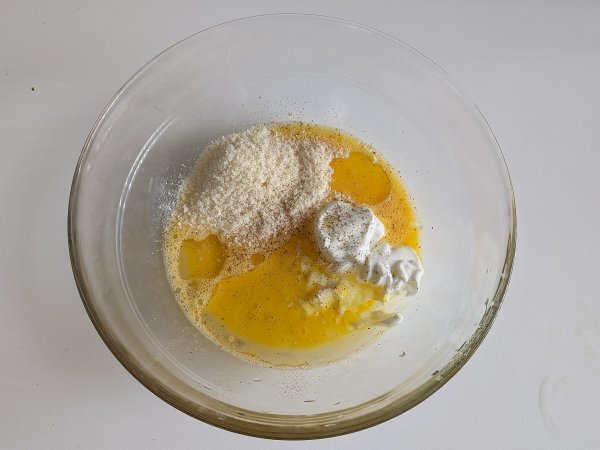 Courgettemuffins i frituregryde: den lette og luftige opskrift - Forberedelse trin 2