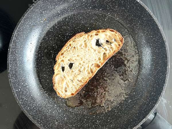 Ristede abrikoser, rucola og burrata på toast - Forberedelse trin 4