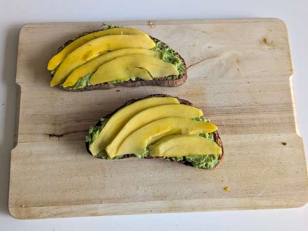 Avocado toast med mango og lime: en frisk, hurtig og velsmagende opskrift - Forberedelse trin 4