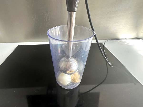 Mayonnaise med kogt ægprotein: let, velsmagende og oliefri - Forberedelse trin 2