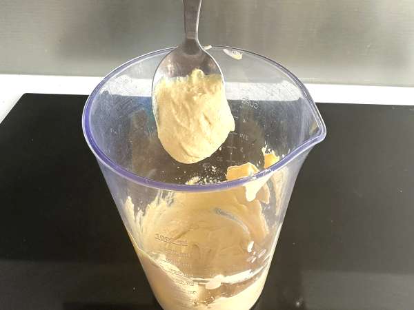 Mayonnaise med kogt ægprotein: let, velsmagende og oliefri - Forberedelse trin 3