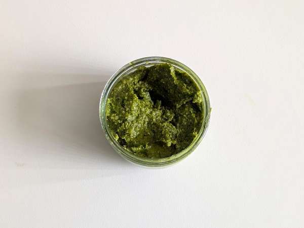 Kold pasta med rucola-pesto, cherrytomater og mozzarella: den friske og hurtige sommeropskrift - Forberedelse trin 3