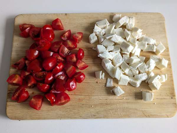Kold pasta med rucola-pesto, cherrytomater og mozzarella: den friske og hurtige sommeropskrift - Forberedelse trin 5