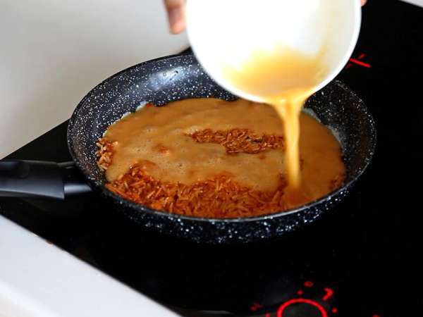 Omelet med sprøde ris og sojabønner, et krydret måltid, der er hurtigt og affaldsfrit! - Forberedelse trin 4