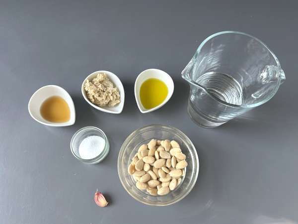 Andalusisk Ajoblanco: den kolde suppe, du altid vil have om sommeren - Forberedelse trin 1