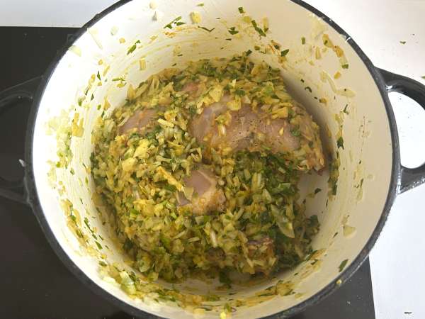 Traditionelt marokkansk wienerbrød med murstensdej, kylling og krydderier - Forberedelse trin 4