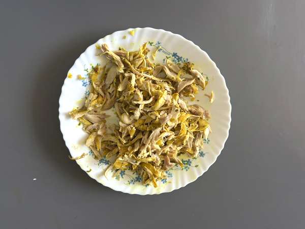 Traditionelt marokkansk wienerbrød med murstensdej, kylling og krydderier - Forberedelse trin 7