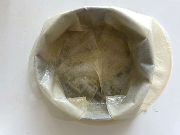 Traditionelt marokkansk wienerbrød med murstensdej, kylling og krydderier - Forberedelse trin 11