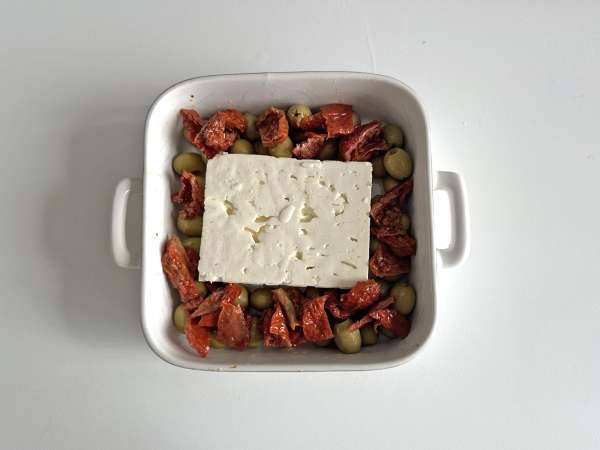 Bagt feta med tørrede tomater og oliven, middelhavsstil - Forberedelse trin 2