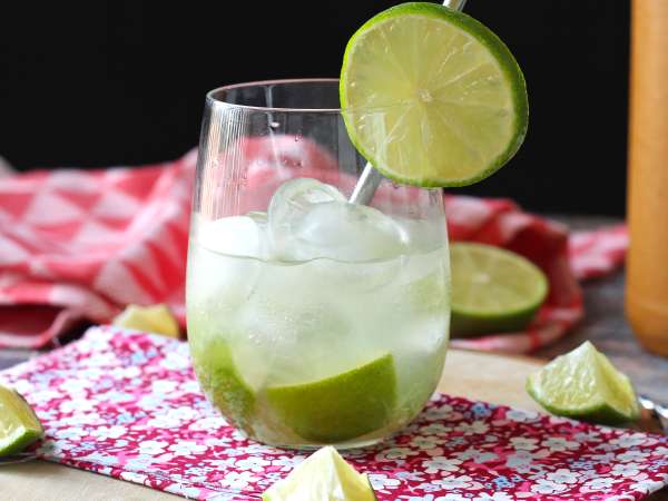 Lemon Caipirinha: den brasilianske drink, der er nem at lave uden en cocktailshaker - Forberedelse trin 6