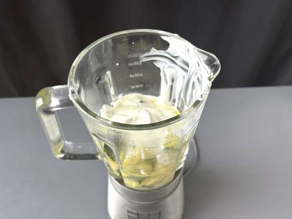 Zucchini- og grøn æblecreme med yoghurt klar på 30 minutter - Forberedelse trin 5