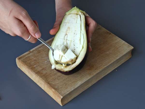 Fyldte auberginer med gratineret mozzarella - Forberedelse trin 1
