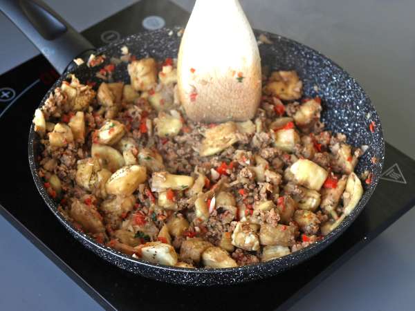 Fyldte auberginer med gratineret mozzarella - Forberedelse trin 6