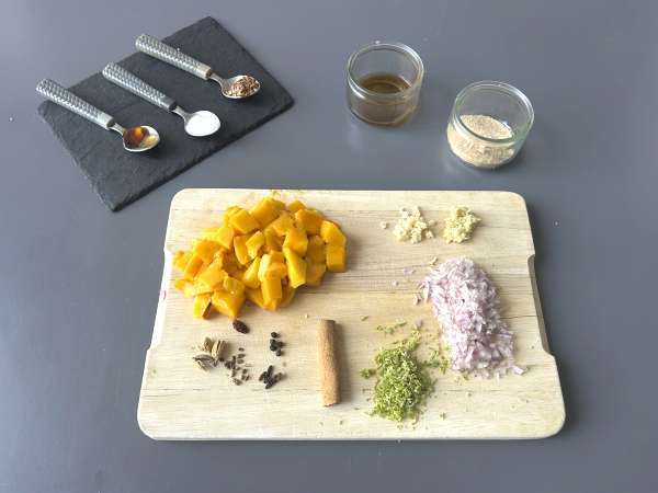 Hjemmelavet mangochutney: det søde og sure indiske krydderi, der passer til alt - Forberedelse trin 1