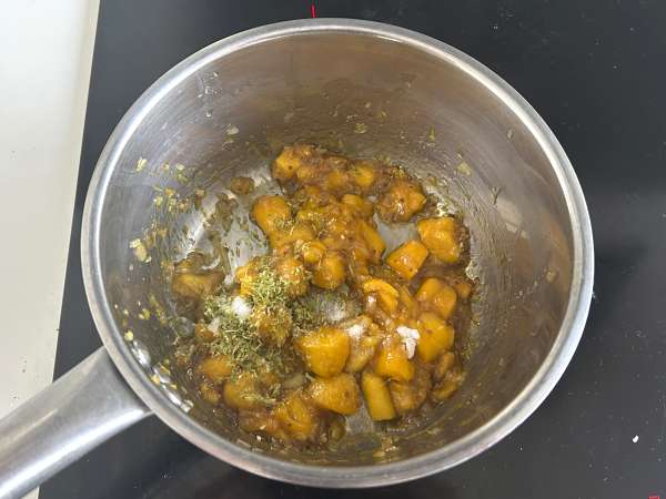 Hjemmelavet mangochutney: det søde og sure indiske krydderi, der passer til alt - Forberedelse trin 5