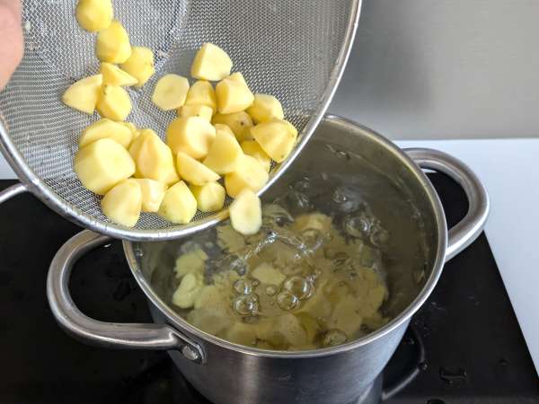 Cremebagte cacio e pepe-kartofler: det nemme tilbehør, der driver alle til vanvid! - Forberedelse trin 2