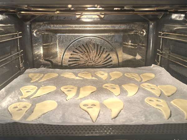 Spøgelseskiks: den nemmeste og sjoveste halloween-opskrift at lave med børn - Forberedelse trin 4