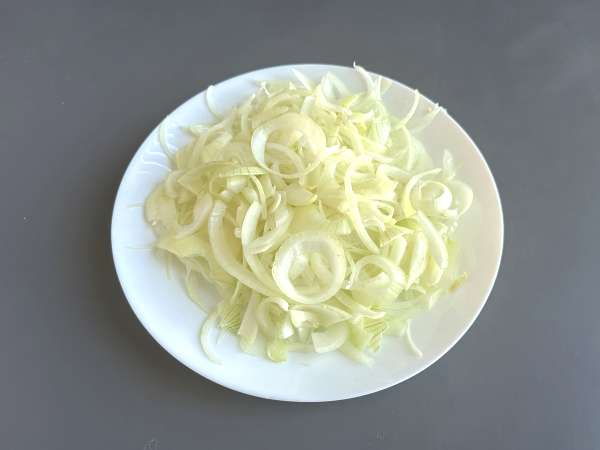 Confiterede løg: enkle, elegante og perfekte til kød og ost - Forberedelse trin 1