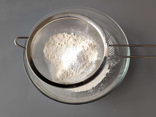 Tærte med jordbærmarmelade: klassisk opskrift på mørdej (også hjerter) - Forberedelse trin 1