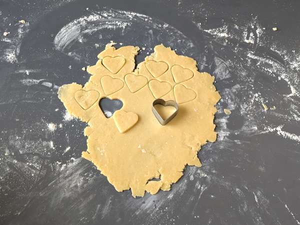 Tærte med jordbærmarmelade: klassisk opskrift på mørdej (også hjerter) - Forberedelse trin 6