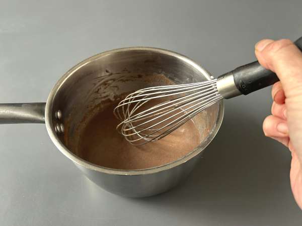 Hjemmelavet varm chokolade: den nemme opskrift på tyk, skinnende, silkeblød chokolade - Forberedelse trin 5