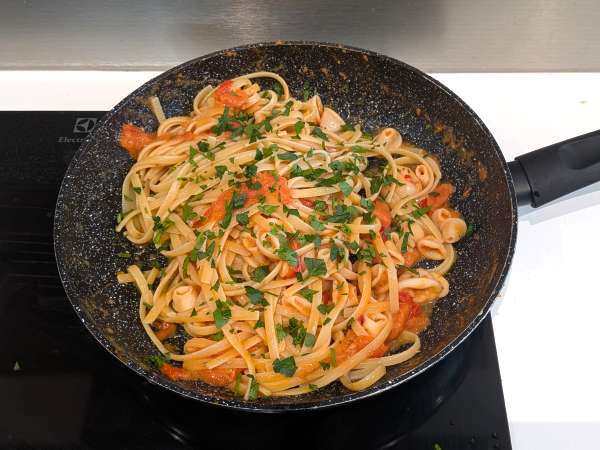 Pasta med frosne blæksprutter og cherrytomater: enkel og velsmagende opskrift - Forberedelse trin 6