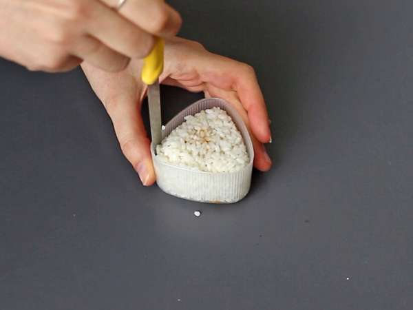 Onigiri med æggeblommer konserveret i sojasauce - Forberedelse trin 7