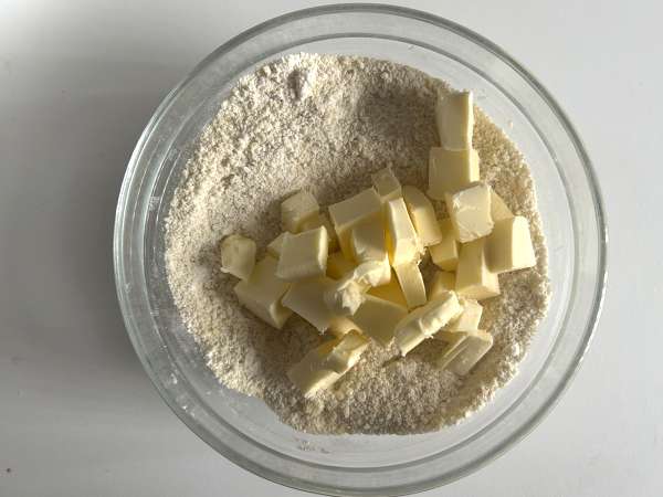 Blåbær-mandel-crumble: gylden på toppen, saftig indeni - Forberedelse trin 2