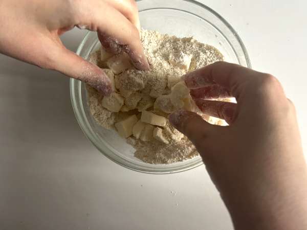 Blåbær-mandel-crumble: gylden på toppen, saftig indeni - Forberedelse trin 3