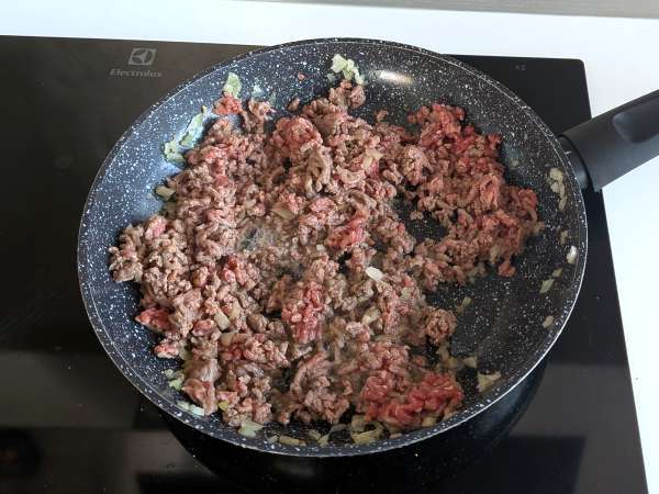 Burgerboller til luftfrysning: fantastisk til en hurtig og velsmagende middag - Forberedelse trin 1