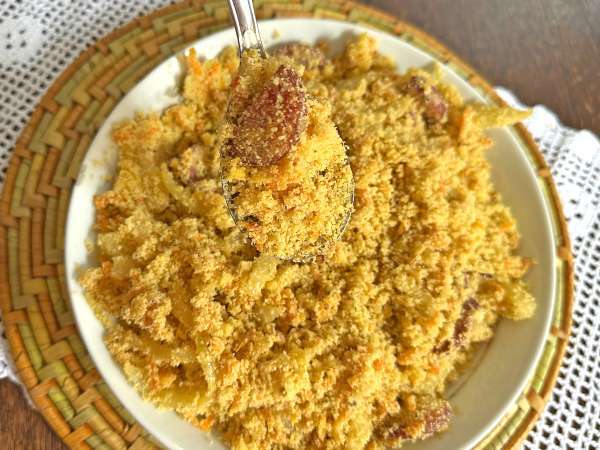 Golden pepperoni farofa med æg og gulerod - Forberedelse trin 4