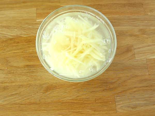 Air Fryer-kartoffelchips så sprøde, at du ikke vil tro, de er hjemmelavede - Forberedelse trin 2